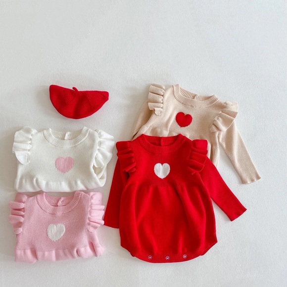 *NWT* Red Knit Baby Romper with a heart. Sizes 6-9M, 9-12M, 12-18M, 18-24M - Picture 3 of 4
